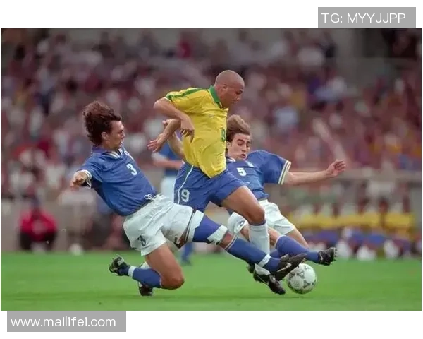 足球巨星告别赛场告白:回望辉煌岁月,展望未来新篇章