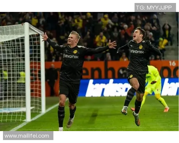 近年来世界足坛新星崛起及球王们的辉煌时刻与对比分析